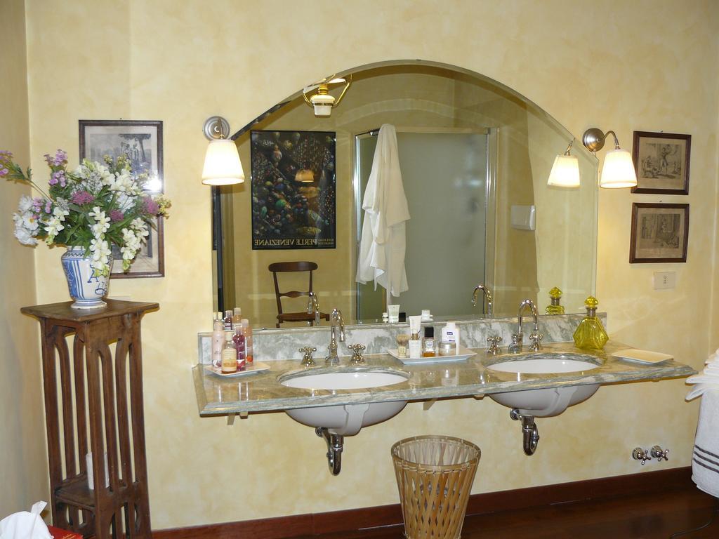 Al Concerto Bed and Breakfast San Benigno Canavese Rum bild